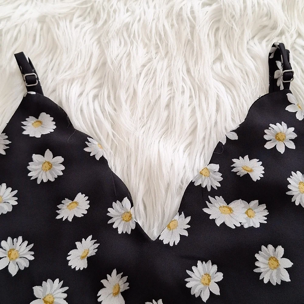 Socialite Daisy Print Top - Picture 6 of 13